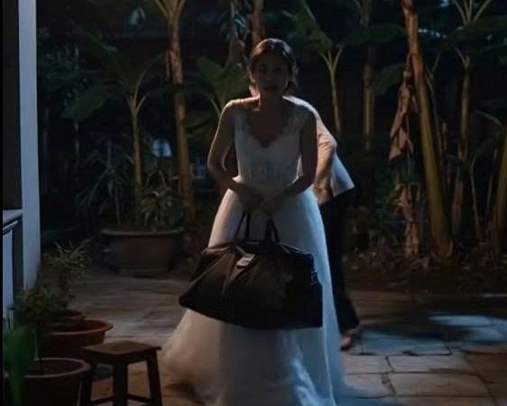 Cô dâu chưa kịp cởi váy cưới, bà giúp việc đã lao đến cảnh báo “Đi ngay đi còn kịp”