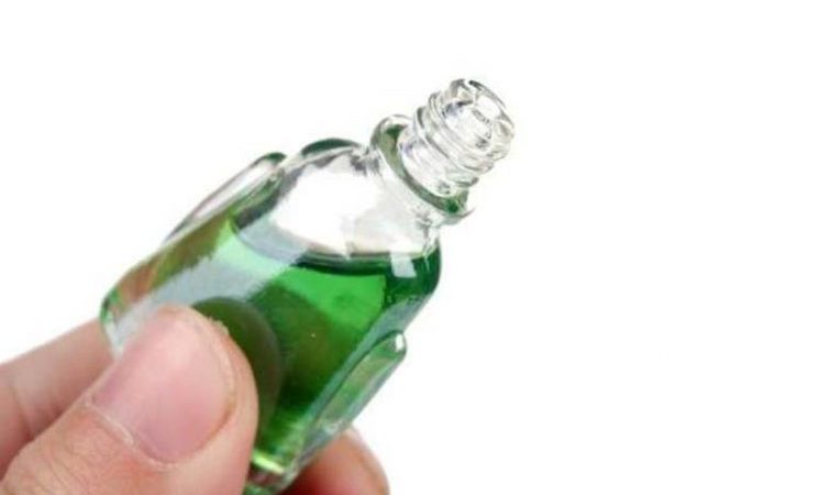 Bôi dầu gió vào 2 điểm này trước khi đi ngủ: Cơ thể lúc nào cũng khỏe re, không lo bệnh tật