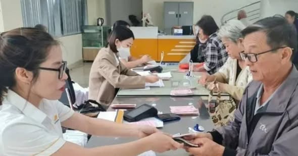 Từ 01/01/2026, tặng 800.000 đồng – 2.400.000 đồng/người/lần tiền mừng thọ người cao tuổi theo Nghị quyết 57, cụ thể ra sao?