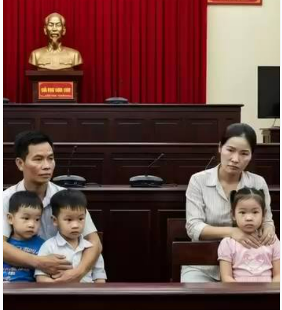 Hai vợ chồng sống với nhau gần 10 năm rồi ly hôn. Tôi vẫn chu cấp tiền ăn học cho con đầy đủ… cho đến khi thấy 4 đứa con