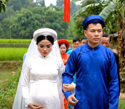 Cô dâu ch:ửa trước mẹ chồng không cho vào cửa trước mà bắt đi cửa sau vào nhà