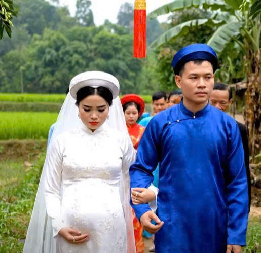 Cô dâu ch:ửa trước mẹ chồng không cho vào cửa trước mà bắt đi cửa sau vào nhà