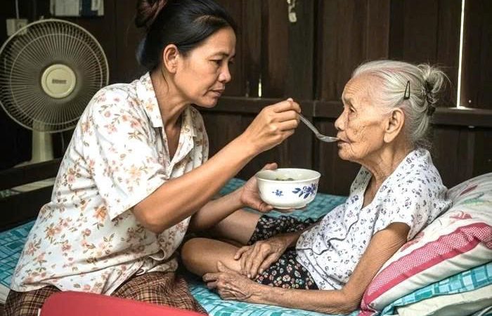 Con dâu cần mẫn chăm sóc mẹ chồng nhưng sức khỏe bà ngày một x;ấ;u đi, tôi lén đặt camera thì phát hiện bí mật động trời.