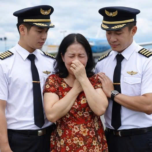 Cô giáo không chồn/g nhận nuôi hai anh em mồ c//ôi, khi trở thành Phi Công người mẹ r//uột quay trở lại đưa 10 triệu tiền lệ phí mong nhận lại con…