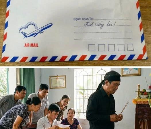 Từ lúc bố nghỉ hưu, những cuộc thăm hỏi thưa dần. Bà tôi ốm, họ cũng chỉ qua thăm 1 lần