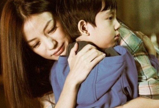 Vợ cũ đến thăm rồi ngủ lại, nửa đêm nghe âm thanh ngoài phòng khách, hôm sau tôi xin cô ấy tái hôn