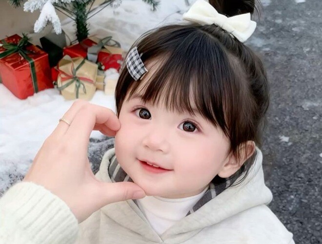 Ông nội định đặt tên cho cháu là Nguyễn Thị Hồng Bưởi, nhân viên tư pháp sửa vài nét thành tên vừa hay vừa ý nghĩa