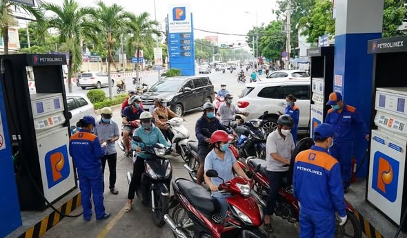 TIN VUI nhưng lại rất S:ỐC về giá xăng dầu