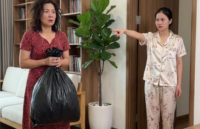 Giúp việc vào nhà tôi làm được 2 tháng thì sáng nào cũng dậy sớm từ 4h sáng đi ra ngoài, tôi hỏi đi đâu sớm thế thì cô ấy nói đi tập thể dục