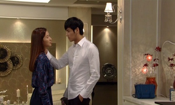 Chồng vừa lên Phó giám đốc chưa đầy 5 tháng thì đã c/ặ/p b/ồ.