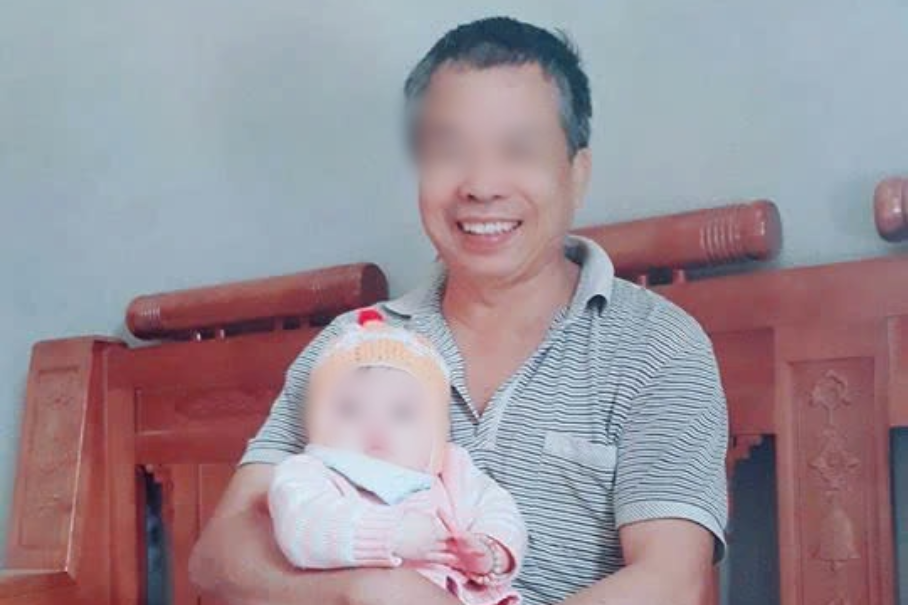 Bố chồng qua đời đã 2 tháng nhưng vẫn đều đều nhận được tiền ông gửi cho các cháu. Tôi về nhà thắp cho ông nén nhang mới ngỡ ngàng khi biết sự thật