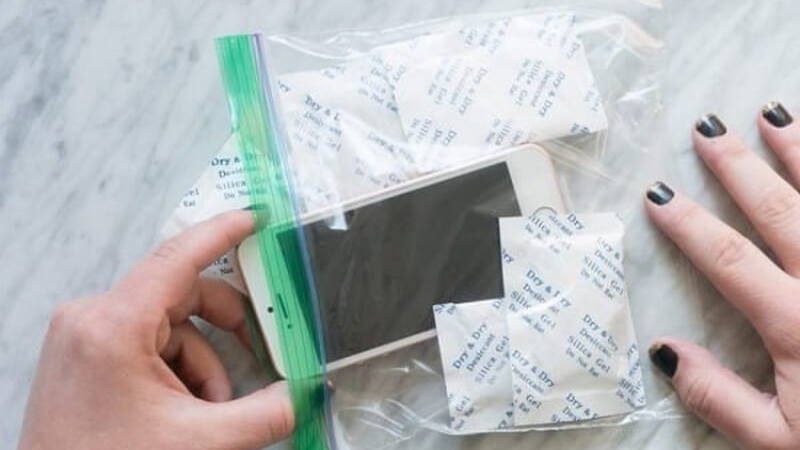 Vứt bỏ gói hút ẩm chẳng khác gì ném tiền vào thùng rác, ai không biết dùng quá phí