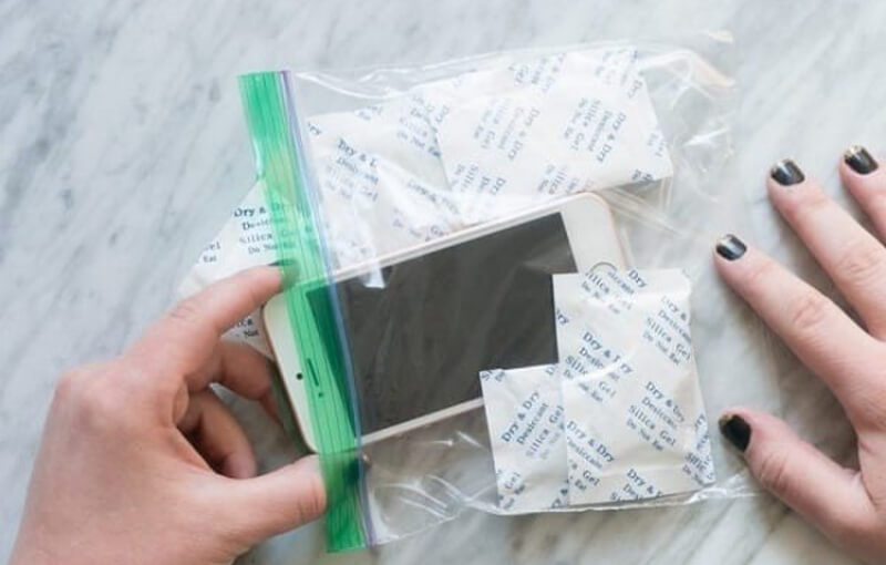 Vứt bỏ gói hút ẩm chẳng khác gì ném tiền vào thùng rác, ai không biết dùng quá phí