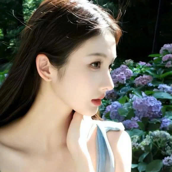 Phụ nữ là những đóa hoa, khi được yêu thương, chăm sóc,