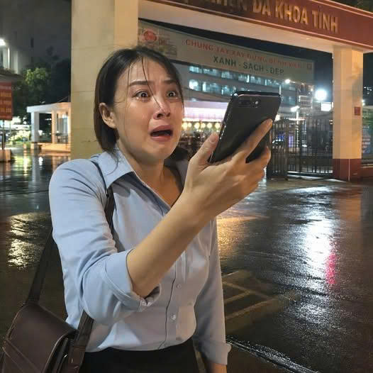 Chăm vợ bại l/i/ệt suốt 5 năm trời, một lần quên ví quay về lấy, vừa mở cửa ra..